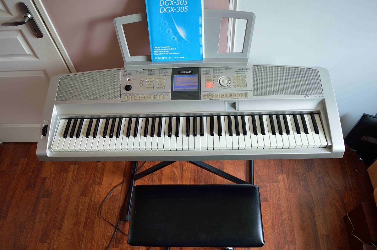 Yamaha Portable Grand DGX-305 : Meilleurs prix neuf, Avis, Test et